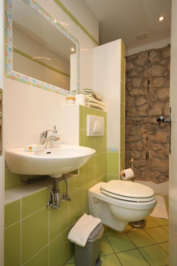 Apartments By The Sea Gradac, Makarska - 6661 Gradac  Extérieur photo
